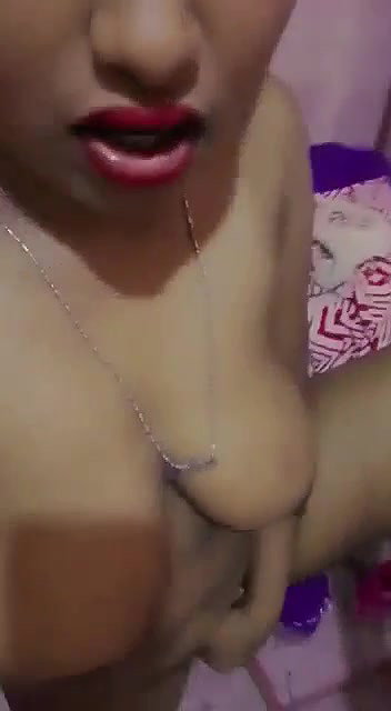 nude girl showing her long boobs