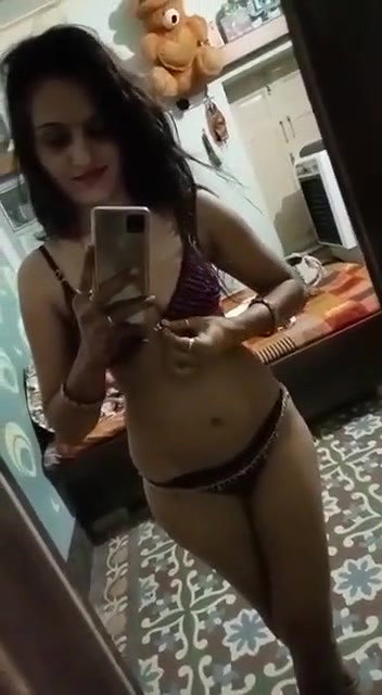 cute Bhabhi makes her own sexy video