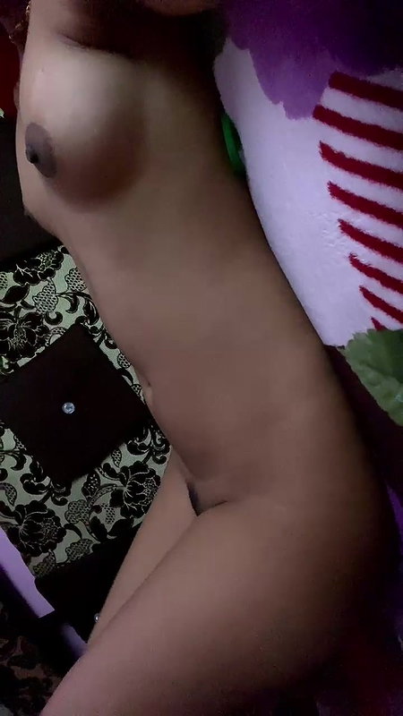 sexy Bhabhi getting naughty on cam