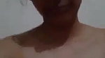 chasmish ladki en chut mein ungli kri