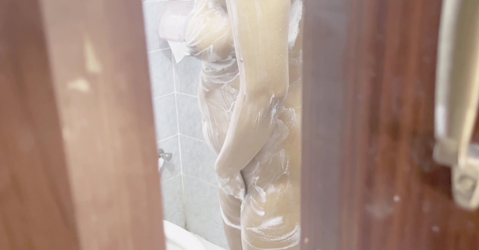 Bangla Bathroom me Bhabi ko Chodai maja aya-BanglarBaBi