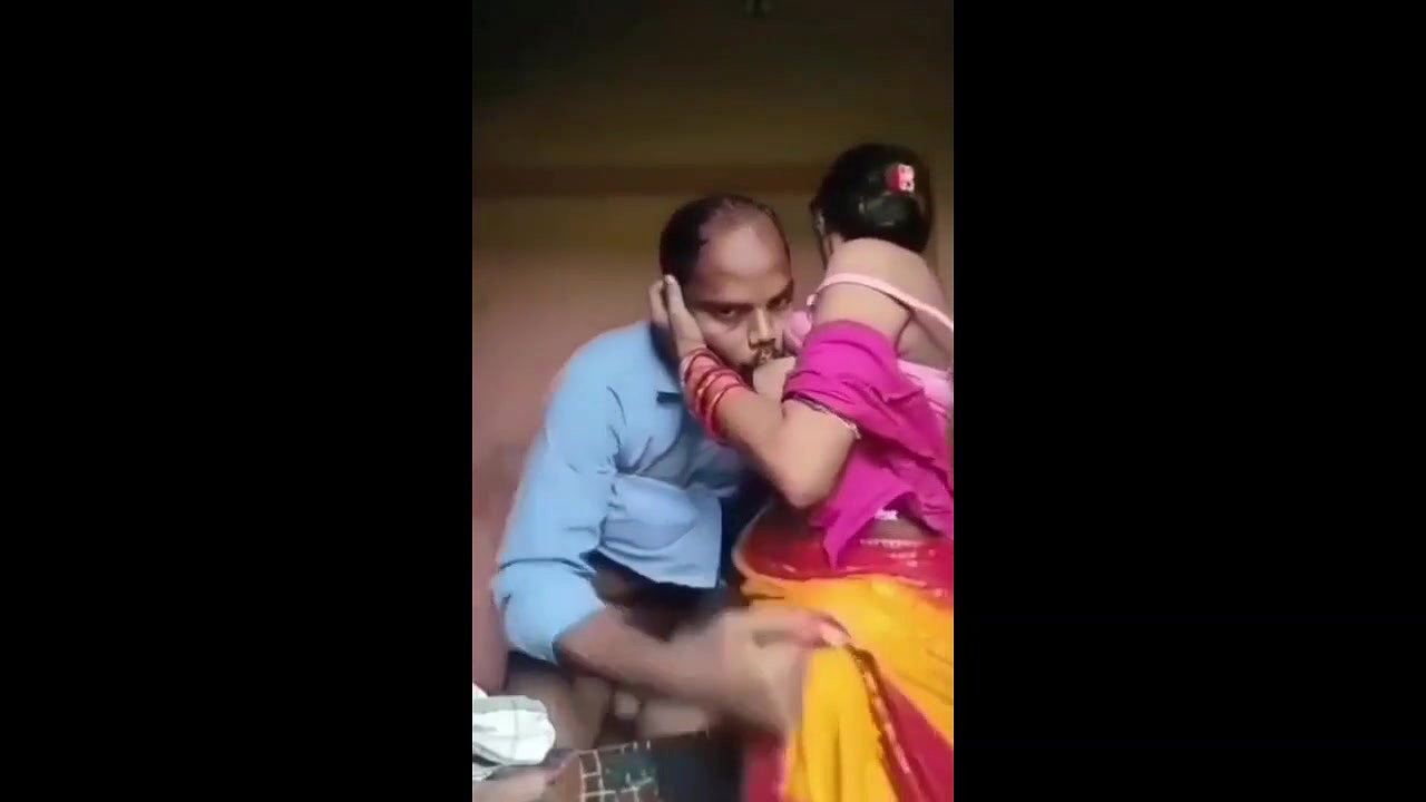 Malkin ki chut choda naukar enjoying