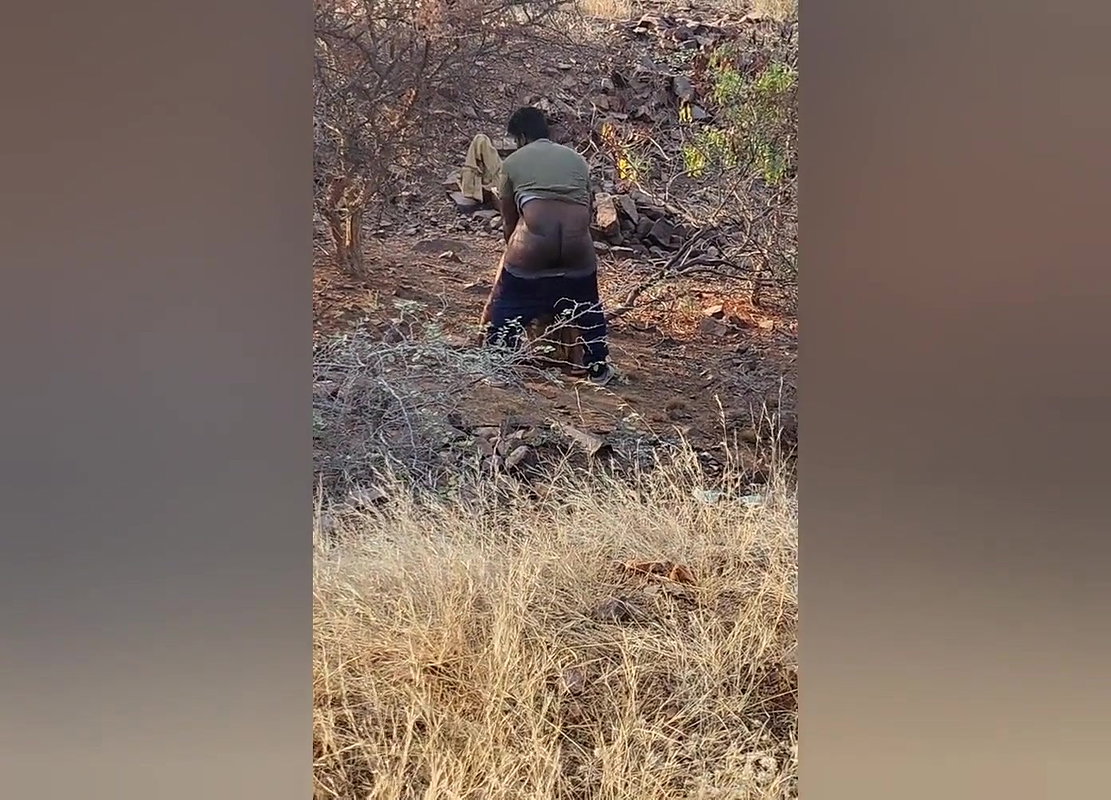 Desi aunty outdoor village sex