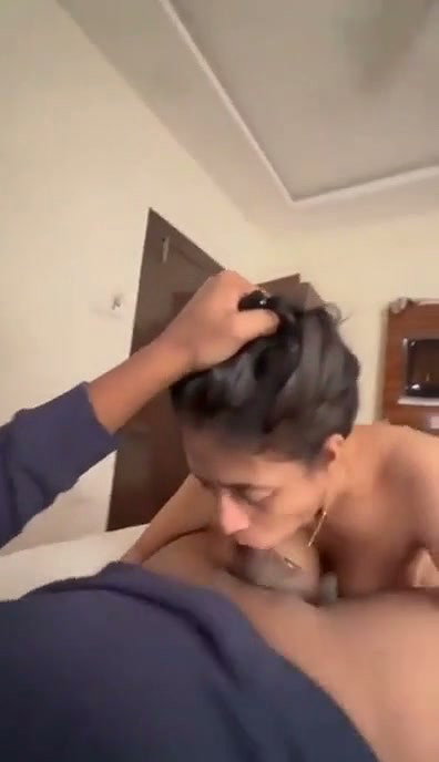 Indian girl giving hot Blowjob to his bf