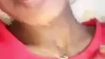 Showing her juice pussy