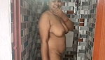 Bhabhi bathing in vc