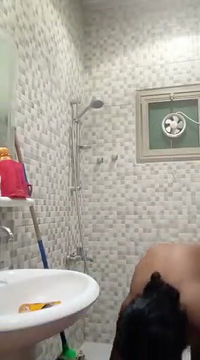 Desi aunty bathroom selfie Video