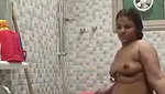Desi aunty bathroom selfie Video