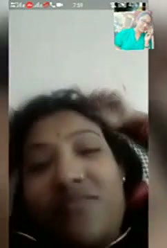 Kolkata bhabhi Fingering her pussy in vc