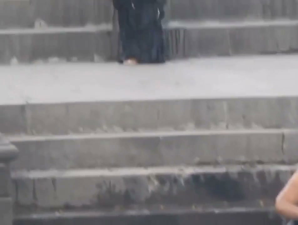 Kriti aunty outdoor bathing