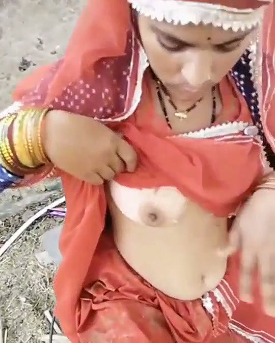bhabhi showing her boobs Blowjob outside the house