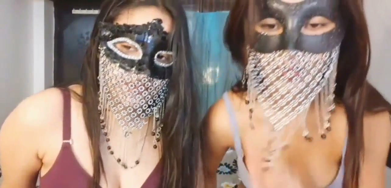 beautiful sexy girls showing her nude body live