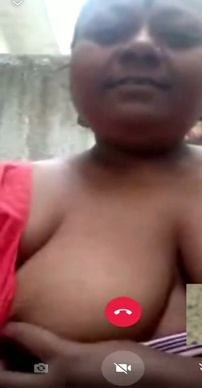 Mature aunty showing her huge boobs in video call