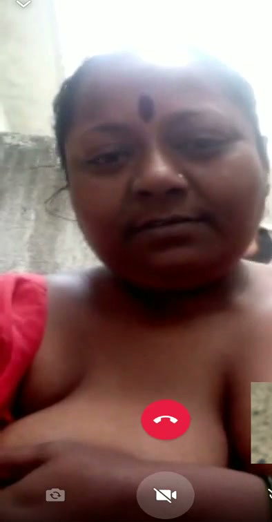 Mature aunty showing her huge boobs in video call