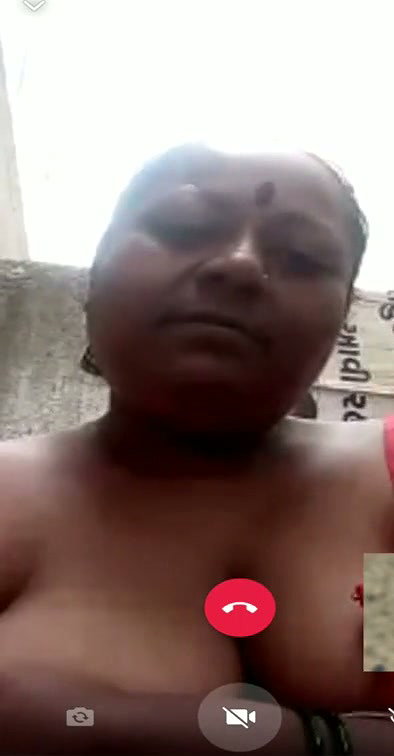 Mature aunty showing her huge boobs in video call