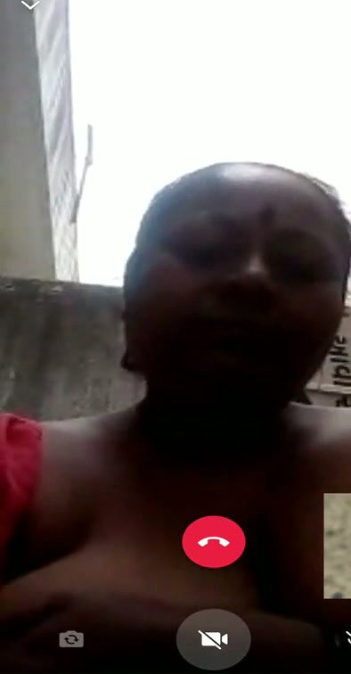 Mature aunty showing her huge boobs in video call