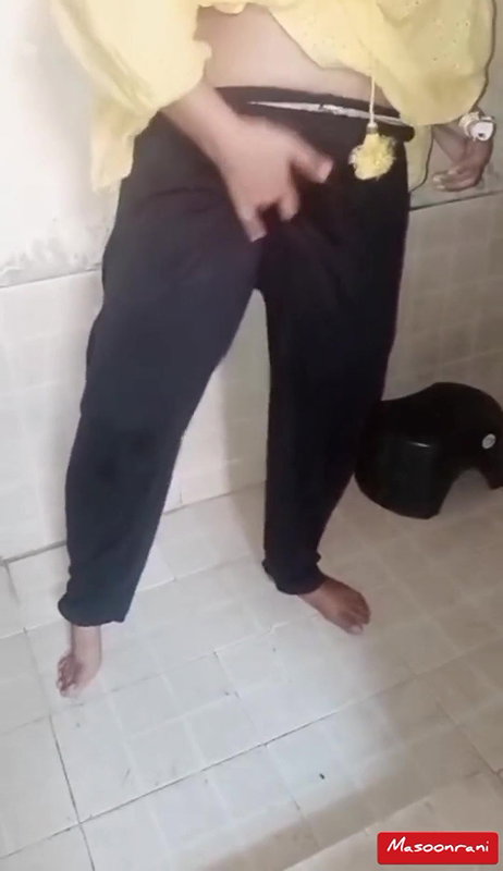 Pakistani mom bathing with masterbation #masoomrani