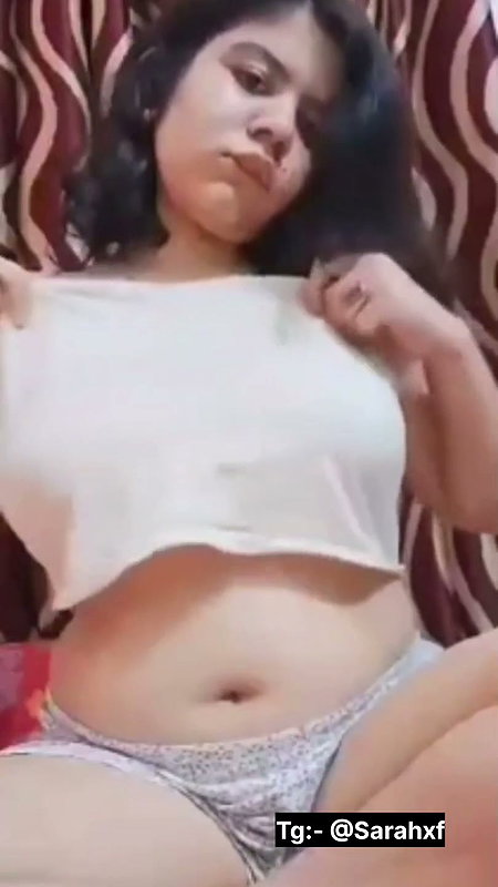 Desi girl showing her Bigboobs