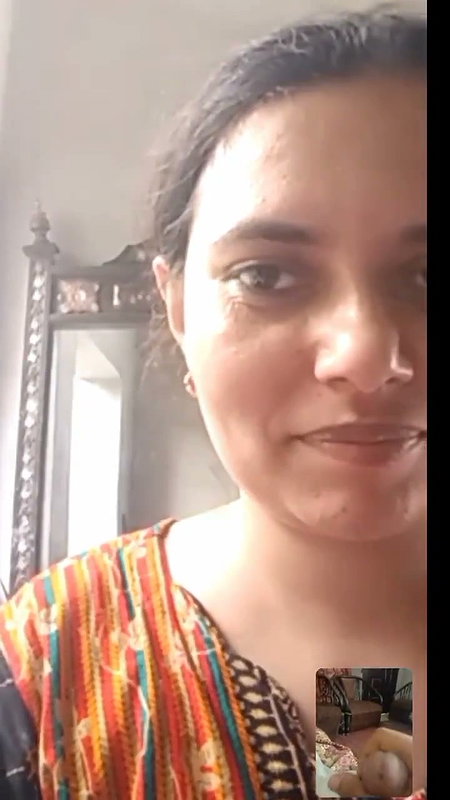 Aunty showing on video call