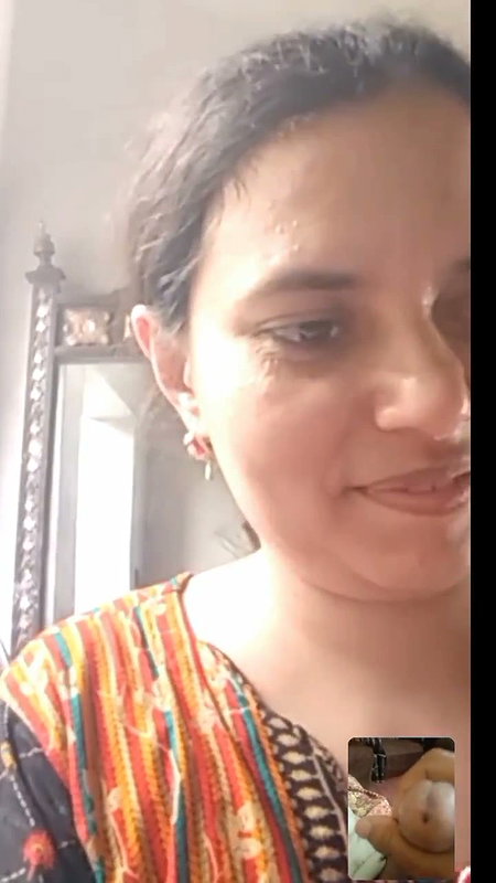 Aunty showing on video call