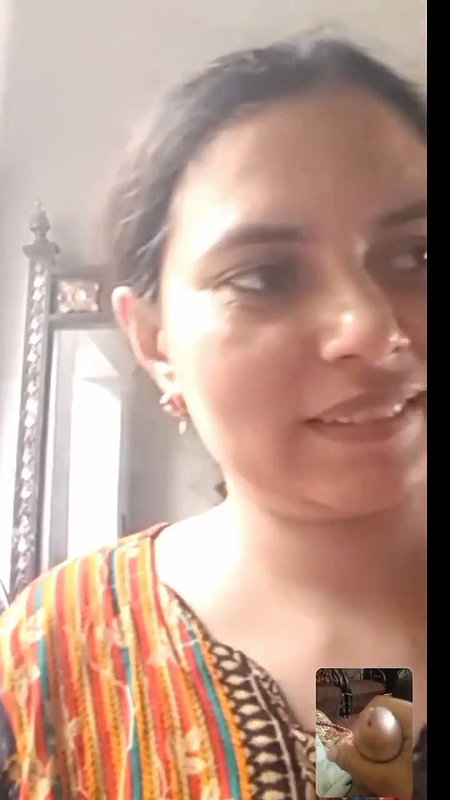 Aunty showing on video call