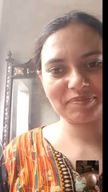 Aunty showing on video call