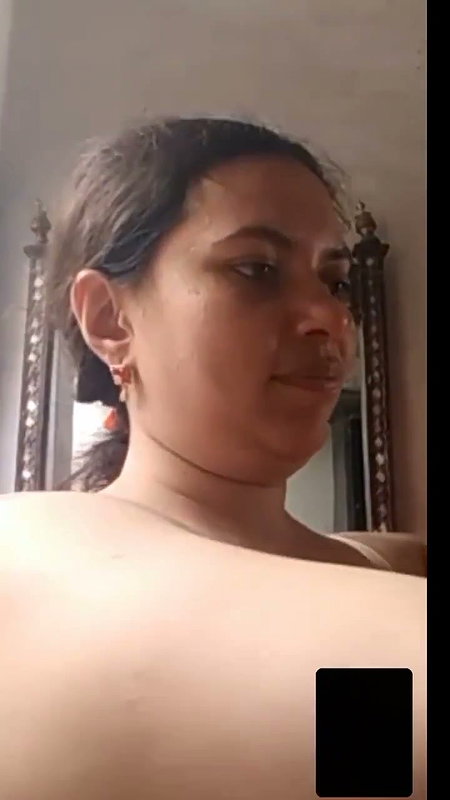 Aunty showing on video call