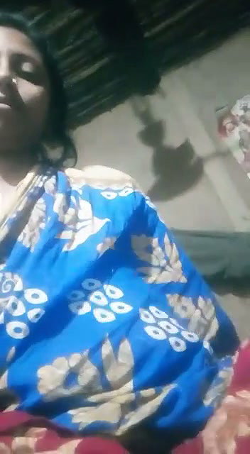 boudi showing her sexy pussy