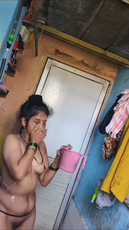 Aunty taking bath