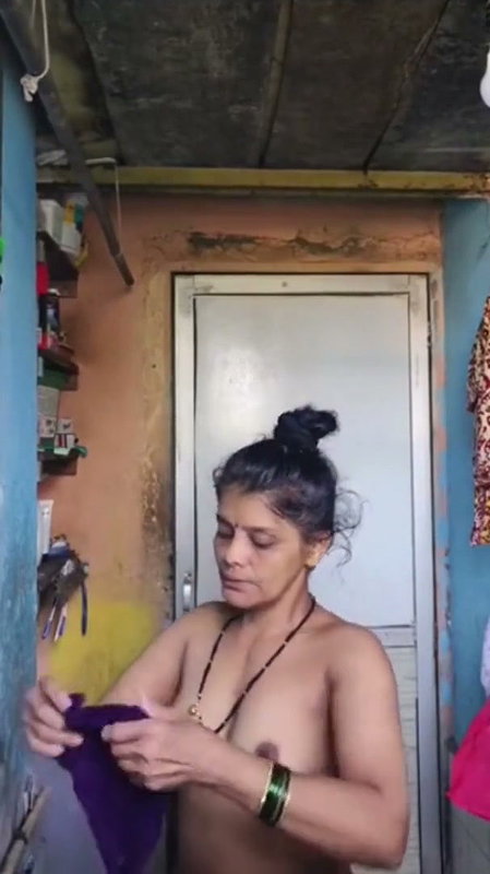 Aunty taking bath
