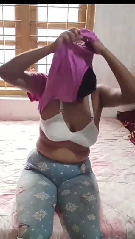ladki ne kapde kholke nangi hui