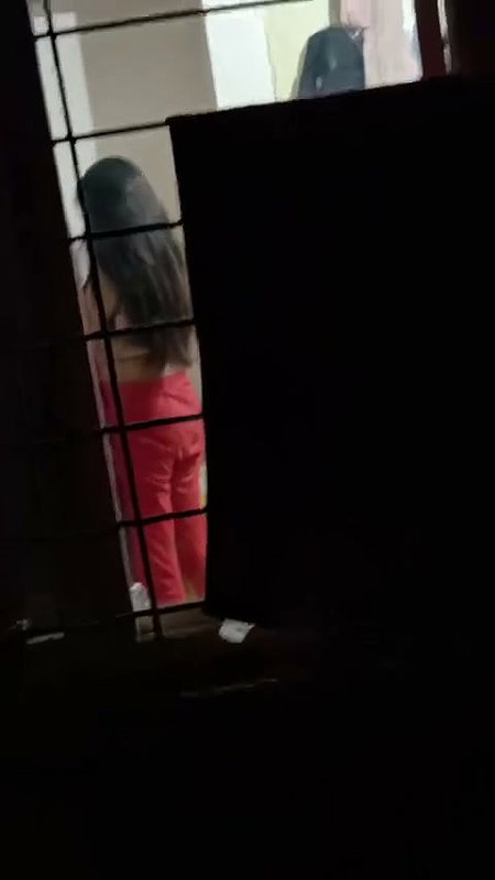 Neighbourgirl dress change