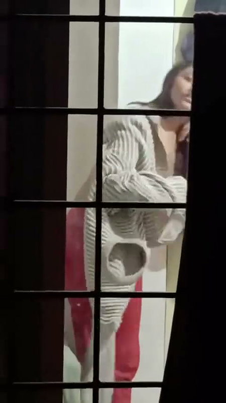 Neighbourgirl dress change