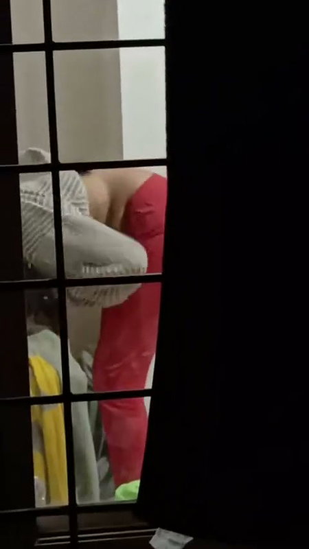 Neighbourgirl dress change