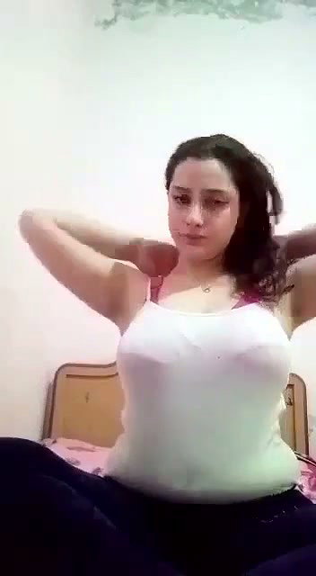 kapde kholke bahbhi ne chut ragdi