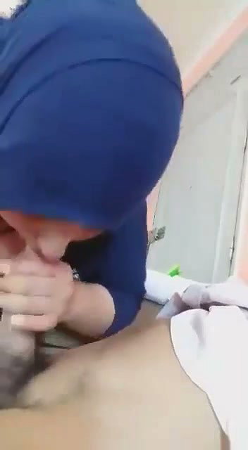 hijabi ladki ne lund chusi