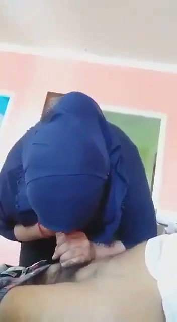 hijabi ladki ne lund chusi