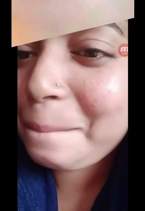 Hot aunty show her pink pussy