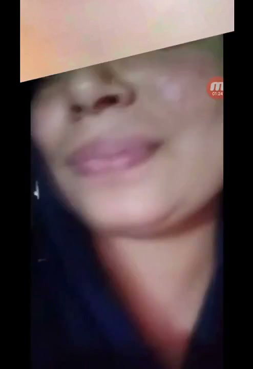 Hot aunty show her pink pussy