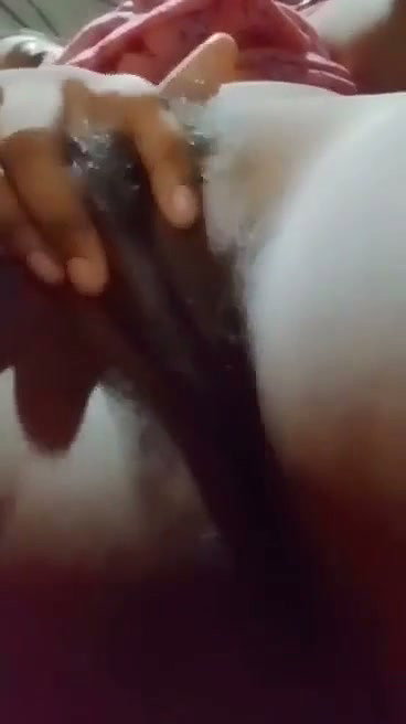 Sexy girl undress her saree and show her nude body