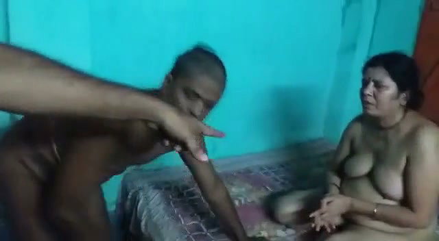Mature Bhabhi was caught while having sex