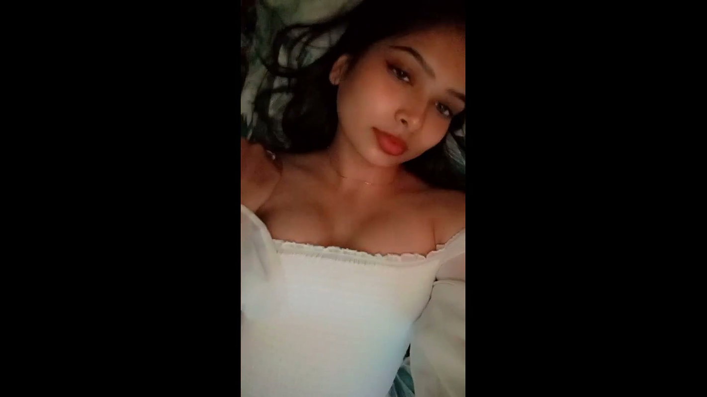 Beautiful Girl Showing Teasing Pussy Rubbing Slapping Her Ass