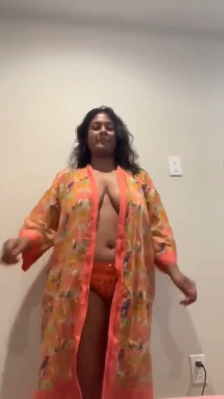 Sexy bhabhi nude dancing
