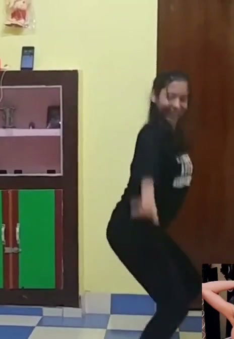 Instagram girl dancing  show her boobs