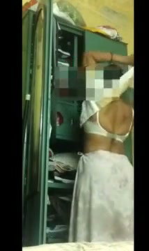 Sexy aunty wearing saree
