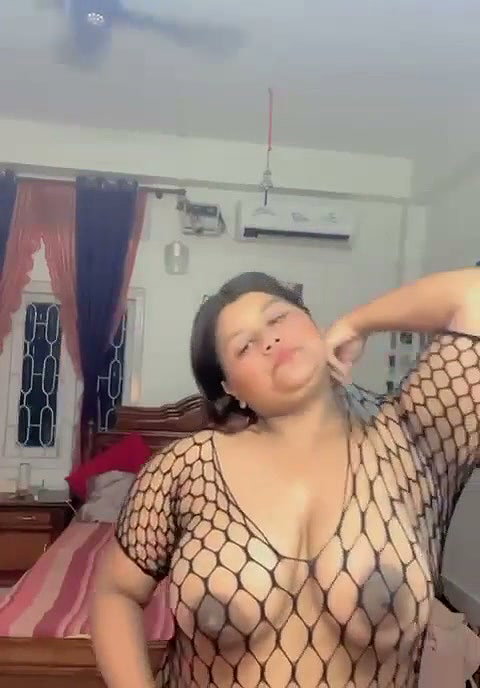 Sexy fatty bhabhi showing  using pink dilo