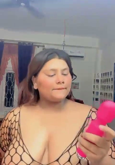 Sexy fatty bhabhi showing  using pink dilo