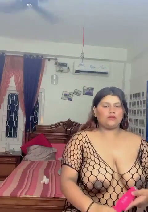 Sexy fatty bhabhi showing  using pink dilo