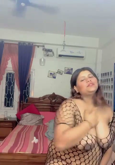 Sexy fatty bhabhi showing  using pink dilo