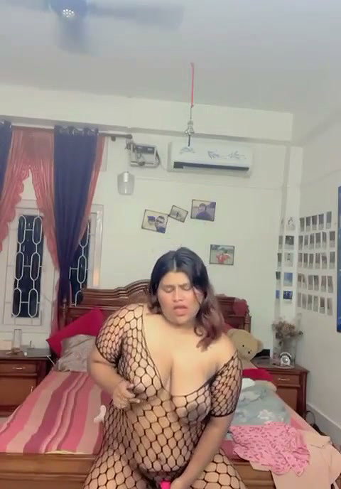 Sexy fatty bhabhi showing  using pink dilo